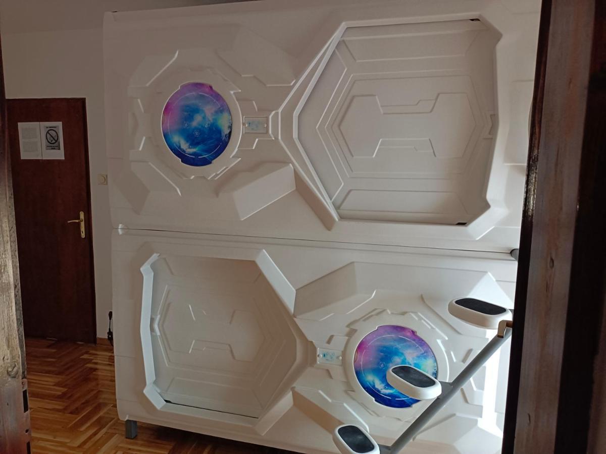 Panda Victor Space Capsule Hostel-Neo Nomad بلغراد المظهر الخارجي الصورة